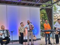 Zespół Dzianiego podczas koncertu w Mszczonowie.