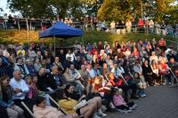 Publiczność podczas występu Kabaretu Ciach w Amfiteatrze.