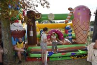 Dmuchańce podczas Mszczonowskiego Dnia Pszczoły.