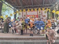 Na scenie uczestnicy Mszczonowskiego Dnia Pszczoły.