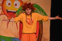 Na scenie aktorka w przedstawieniu "Zefirek i Spółka"