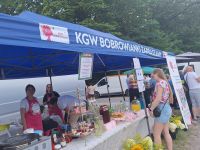 Stoiska z lokalnymi potrawami na Odpuście na Świętego Rocha.