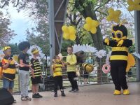 Konkurs na scenie na najlepsze przebranie.