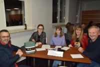 Uczestnicy PubQuizu podczas wydarzenia.