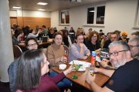 Uczestnicy podczas PubQuizu.