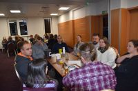 Uczestnicy podczas PubQuizu.