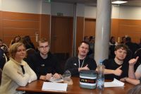 Uczestnicy podczas PubQuizu.