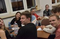 Uczestnicy podczas PubQuizu.