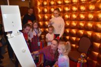 Wspólne fotografie podczas Balu Mikołajkowego.