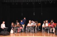 Artyści w trakcie trwania przedstawienia na scenie MOK.