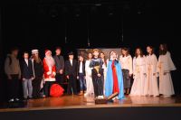 Aktorzy w finałowej scenie podczas Przeglądu Jasełkowego.