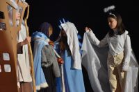 Aktorzy w finałowej scenie przedstawienia.