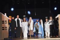 Finał przedstawienia "Dziewczynka z zapałkami".