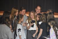 Młodzi aktorzy w "scenie mówionej".