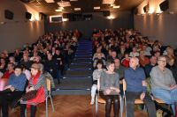 Publiczność zachwycona po występie Kabaretu Czwarta Fala.