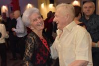 Tańce w parach podczas imprezy.