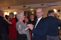 Kobieta i mężczyzna podczas tańca.