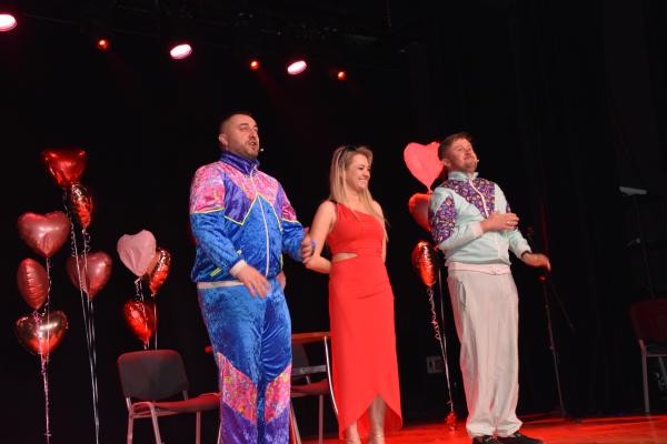 Występ Kabaretu Czwarta Fala i potańcówka- Walentynki z MOK